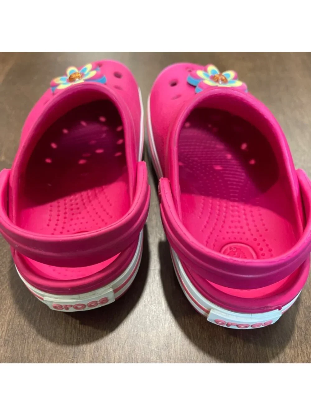 Crocs Classic Clog Toddler Girls Size 6/7 Hot Pink with Flower Charms Waterproof
